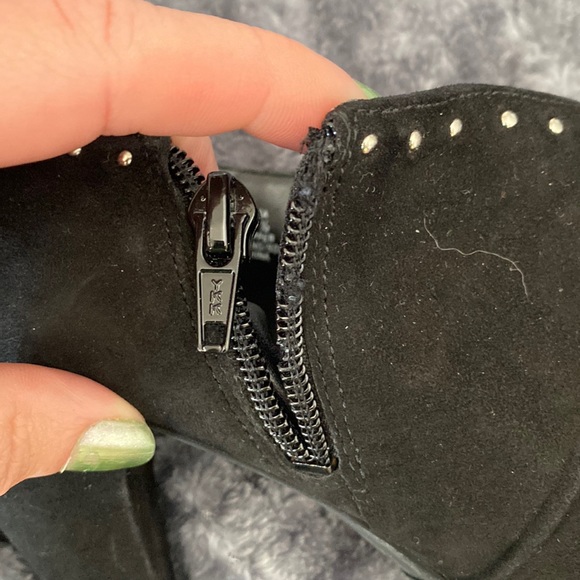 READ ALL SEXY EC BCBG black velour platform booties sz7 1/2 - Picture 11 of 11